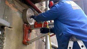 Алмазное сверление бетона коронкой диаметр 350 мм.