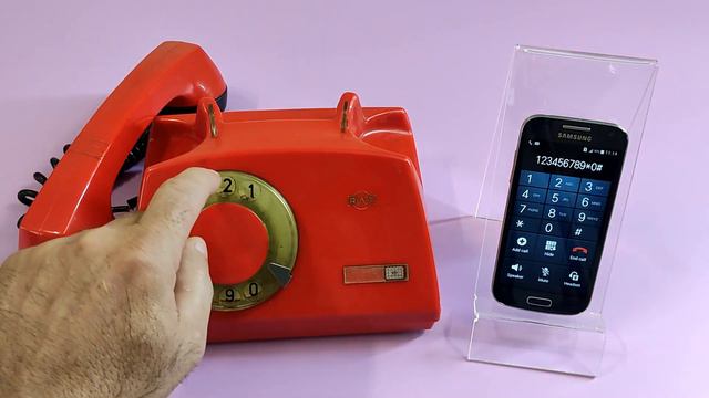 Incoming Call Samsung Galaxy S4mini vs Old Disc Phone смотреть онлайн