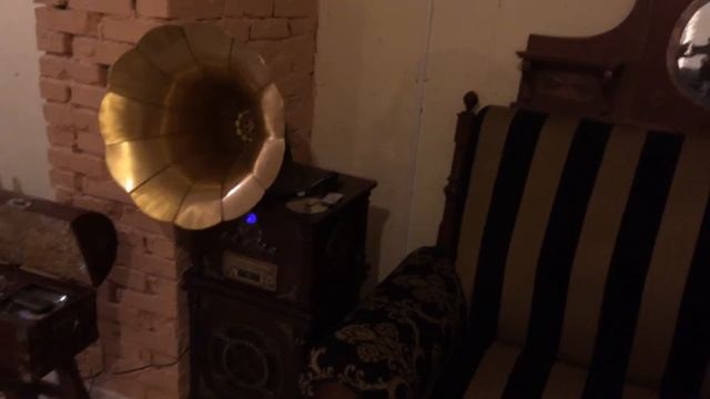 Стилизированный под старину музыкальный центр смотреть онлайн
