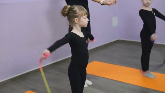 Прыжки на скакалке столбиком смотреть онлайн