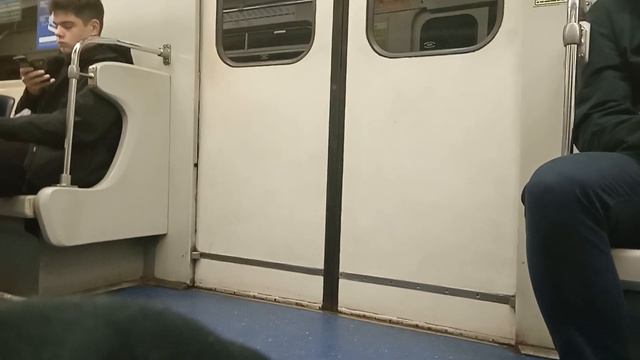 Поездка на метро до станции Адмиралтейская смотреть онлайн