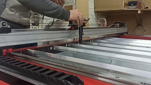Стол лазерного станка. Выставляем ламели. смотреть онлайн