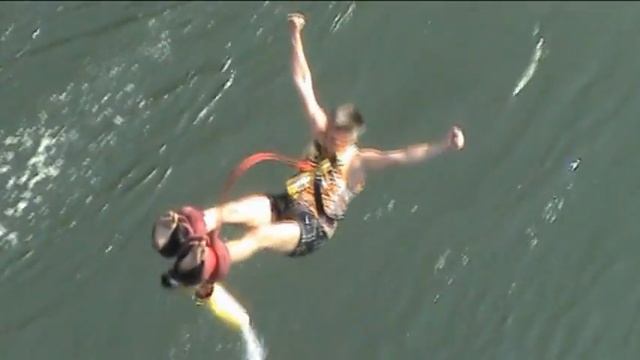 Тарзанка 111 метров Зимбабве Водопад Виктория смотреть онлайн