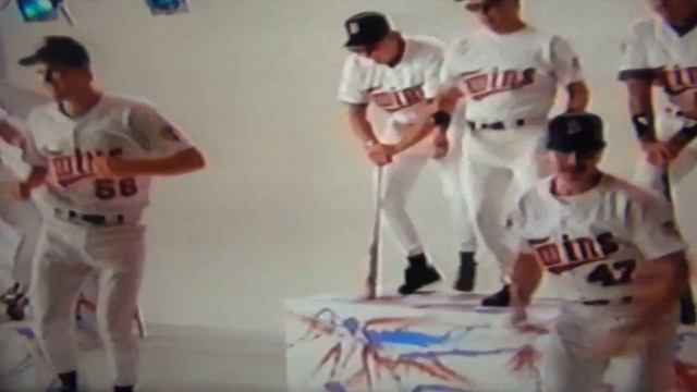 Minnesota Twins Dancng In Video! Kent Hrbek Jack Morris смотреть онлайн