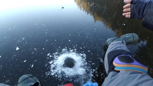 Рыбалка при высоком давлении со льда. Ловля на мормышку, блесны и жерлицы. Плотва, окунь, щука.