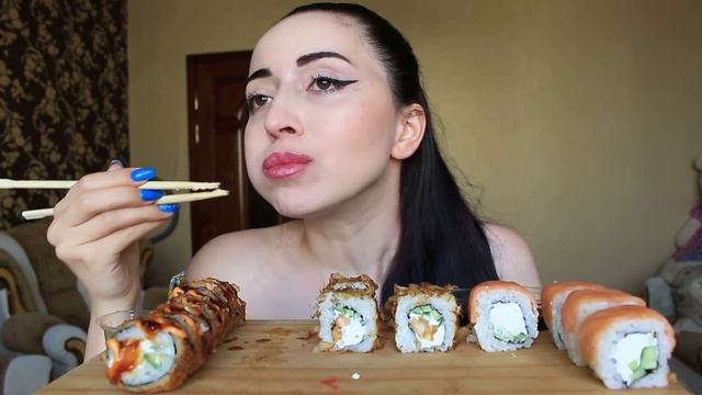 ПОДРУГА КИНУЛА НА ДЕНЬГИ 💰/ Суши 🍣 роллы / Mukbang asmr / Ayka Emilly смотреть онлайн