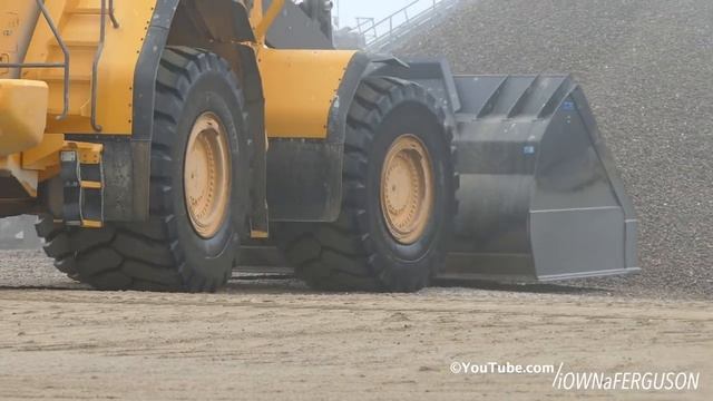 Volvo L350F, L220H, L180E & Komatsu WA800 - Working | Big Wheel Loaders in Denmark смотреть онлайн