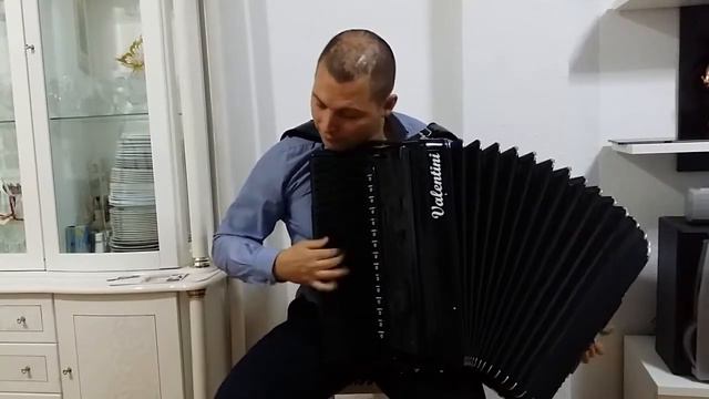 ДЖАЗ НА УНИКАЛЬНОМ ЧЕРНОМ АККОРДЕОНЕ- ВАЛЕНТИНИ. смотреть онлайн