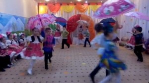 «Танец с зонтиками «  Евтодьевой Аллы