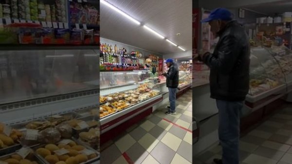 Иваныч в магазине, рис, ветчина.