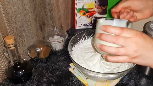 Сливки+сгущёнка/Быстрый рецепт мороженого! смотреть онлайн