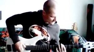 Виртуозная игра на бас гитаре