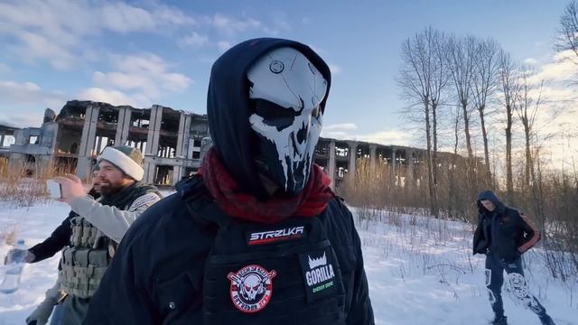 РАЗВЕДЧИК против 90кг МАЛЫША !!! Под обстрелом !!! смотреть онлайн