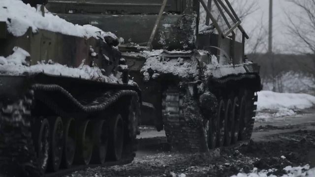 Эвакуация и восстановление боевой техники на Купянском направлении смотреть онлайн