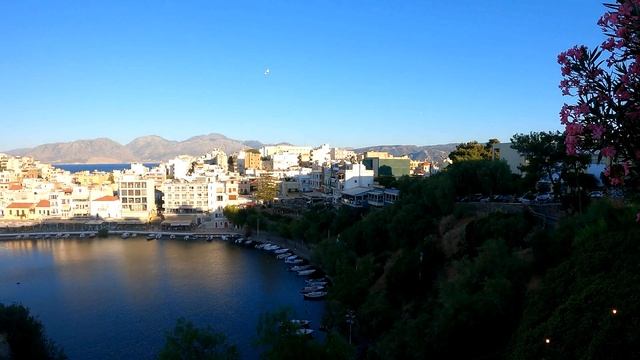 ?? Agios Nikolaos Crete and Voulisma Beach - Sunset Walk Tour смотреть онлайн