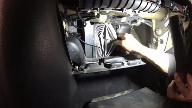 Opel Astra G Как заменить воздушный фильтр салона / AEYTV смотреть онлайн