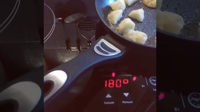 Плита Kitfort KT-105 и руки мужа смотреть онлайн