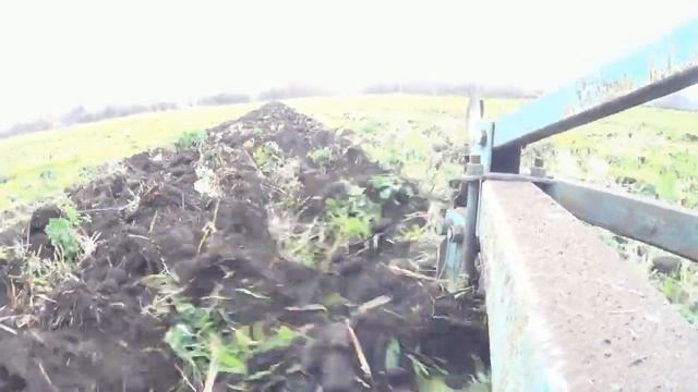 ВСПАШКА ЗЯБИ НА МТЗ-80. смотреть онлайн