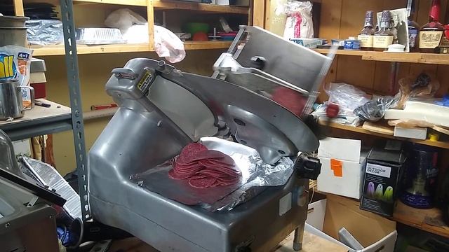 Slicing Salami смотреть онлайн