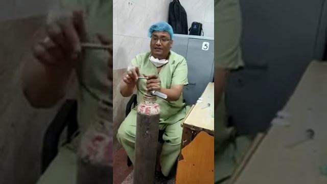 How to use a cut 20 ml syringe to give oxygen if regulator is not available смотреть онлайн