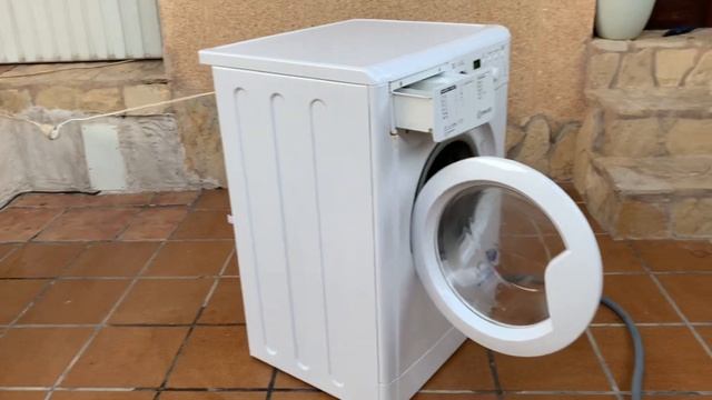 Lavadora Indesit autodestrucción parte 1. Washing machine Indesit self-destruction part 1. смотреть онлайн