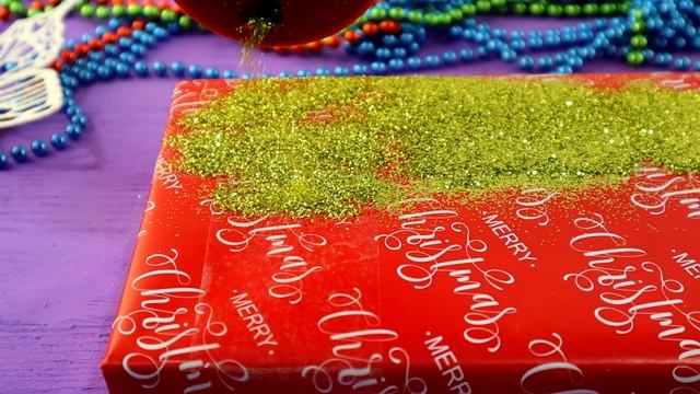2 ИДЕИ Как упаковать ПОДАРОК в подарочную бумагу на Новый год. New Year's Day Gift wrapping смотреть онлайн