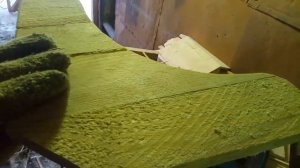 УГЛОВАЯ ПОЛКА ДЛЯ ИКОН ИЗ ДЕРЕВА