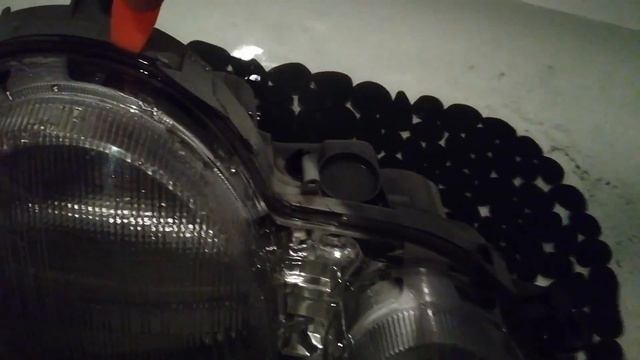 Полировка фар своими руками. Будни мерсовода #7 смотреть онлайн