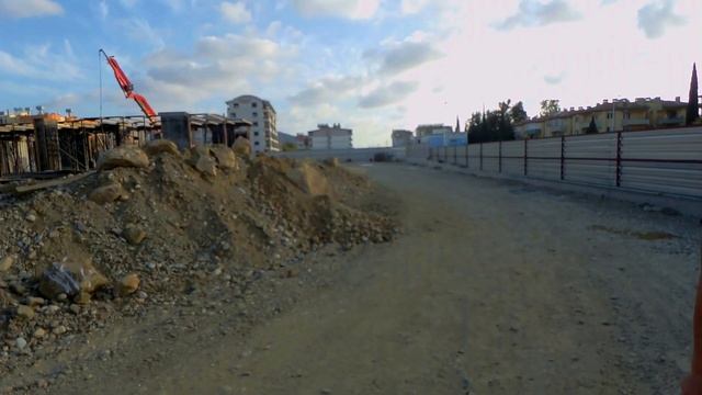 На стройке комплекса Sun Rise в Газипаше смотреть онлайн