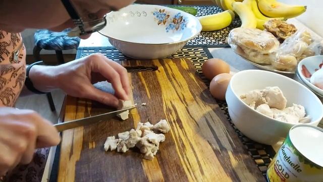 КУРИНЫЙ САЛАТ и ЩАВЕЛЬИНЫЙ СУП смотреть онлайн