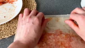 Курица в бумаге, жареная на сковороде. Оригинальный и полезный способ приготовления куриного филе