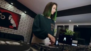 Miss Monique - MiMo Weekly Podcast #006 [Progressive Music] [d-40zUnxn6Y].mp4