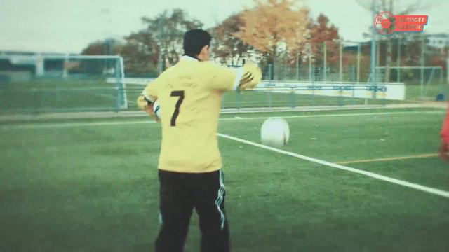 REFUGEE ELEVEN - Film 4/11: Ankommen – Stephen Sama Trifft Noorullah Merzakhel