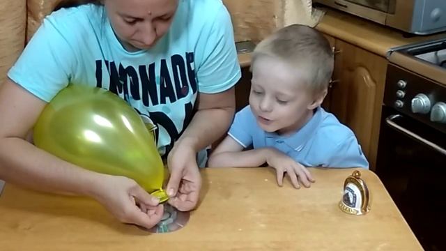 Летающая тарелка своими руками. Опыты для детей в домашних условиях с Илюшкой. Дети смотреть онлайн