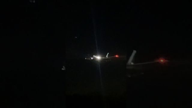 Icelandair Boeing 737 MAX 8 Evening Arrival At London Heathrow Airport - Plane Spotting #shorts смотреть онлайн