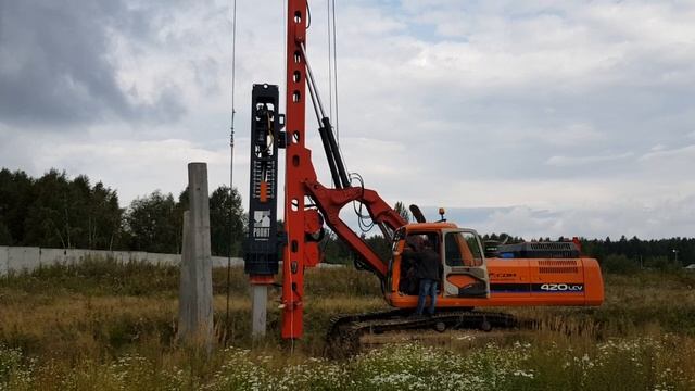 Свайный гидромолот РОПАТ МГ3к на базе экскаватора Doosan 420LC смотреть онлайн