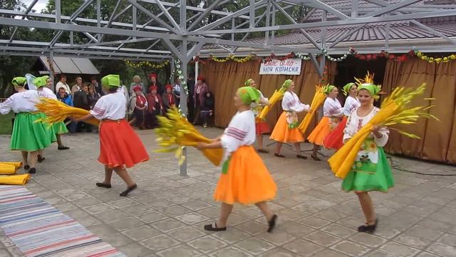 Танцевальный ансамбль "Вишенки-Черешенки"(село Потоки) смотреть онлайн