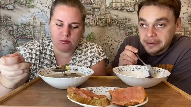 Кушаем фасолевый супчик с чесночком??#семьятарлавиных #мукбанг смотреть онлайн