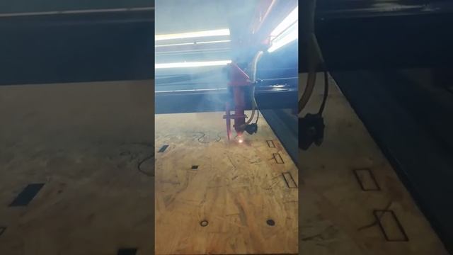 Découpe laser d'OSB 12 mm смотреть онлайн