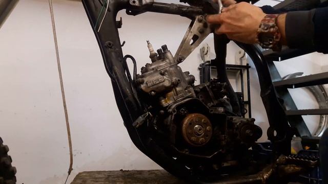 Desmontamos completamente la CR93 P.2 HONDA CR 125 93 y 97 REVIVE TU MOTO смотреть онлайн