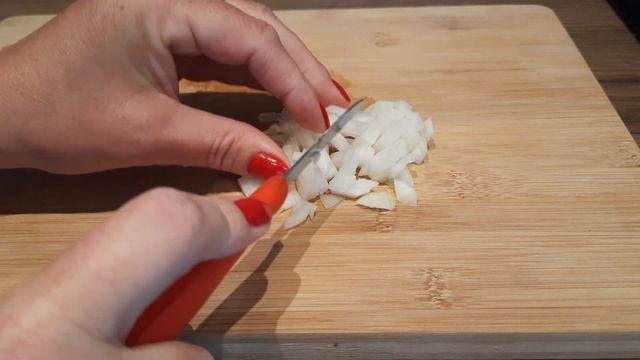 ЖАРЕНЫЕ ПИРОЖКИ С КАПУСТОЙ. ПИРОЖКИ НА СКОВОРОДКЕ. Готовлю из Голландских продуктов. смотреть онлайн