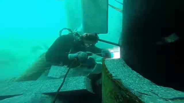Дуговая Сварка под водой !!!! смотреть онлайн
