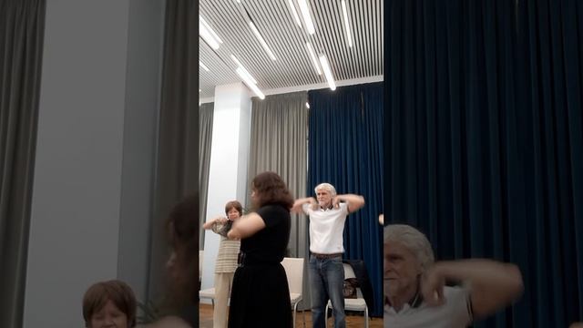 Урок вокала в ЦМД ВДНХ разминка и дыхательная гимнастика смотреть онлайн