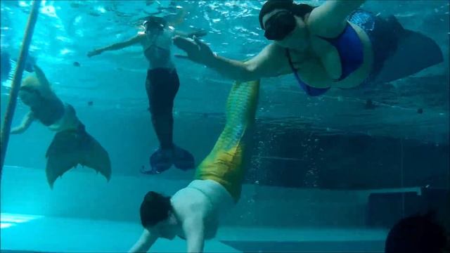 Mer-Made at Nemo33 - mermaids diving in a deep tank - June 2018 смотреть онлайн