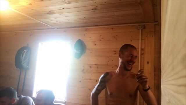 Модульный дом за 20 дней. Эпизод 11. Нияз ушел в лес пока Динар героически превознемогает трудност смотреть онлайн