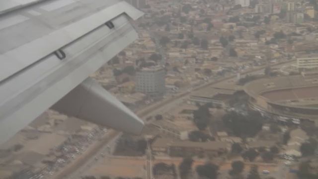 TAAG Angola 737-700 Lubango to Luanda (Entire Flight) смотреть онлайн