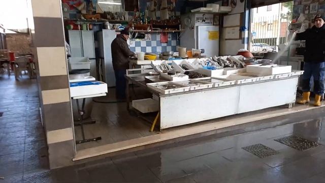 Дорогой рыбный рынок в Италии для богатых.МОЛЬФЕТТА. смотреть онлайн
