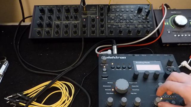 Behringer K2 & Elektron Analog Heat смотреть онлайн