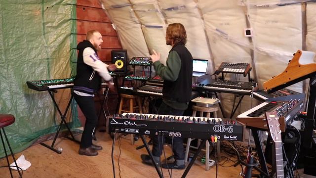 SIX ON THE BEACH// OB-6 Prophet-6 Juno-106 смотреть онлайн