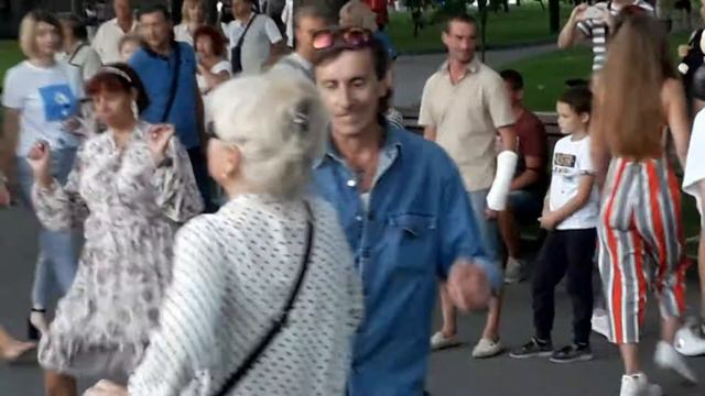 Ниночка звезда танцплощадки ! смотреть онлайн